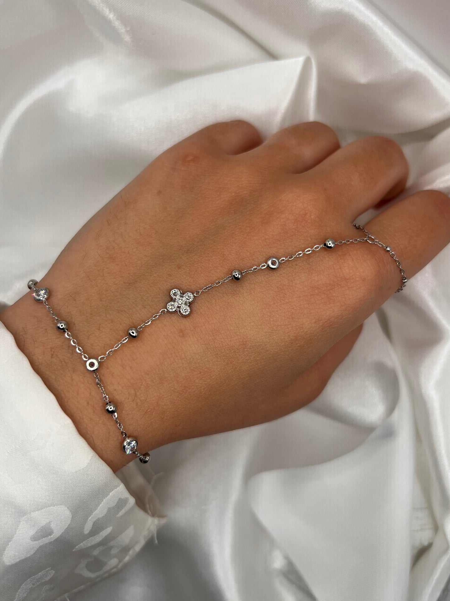 Chaîne de main trèfle