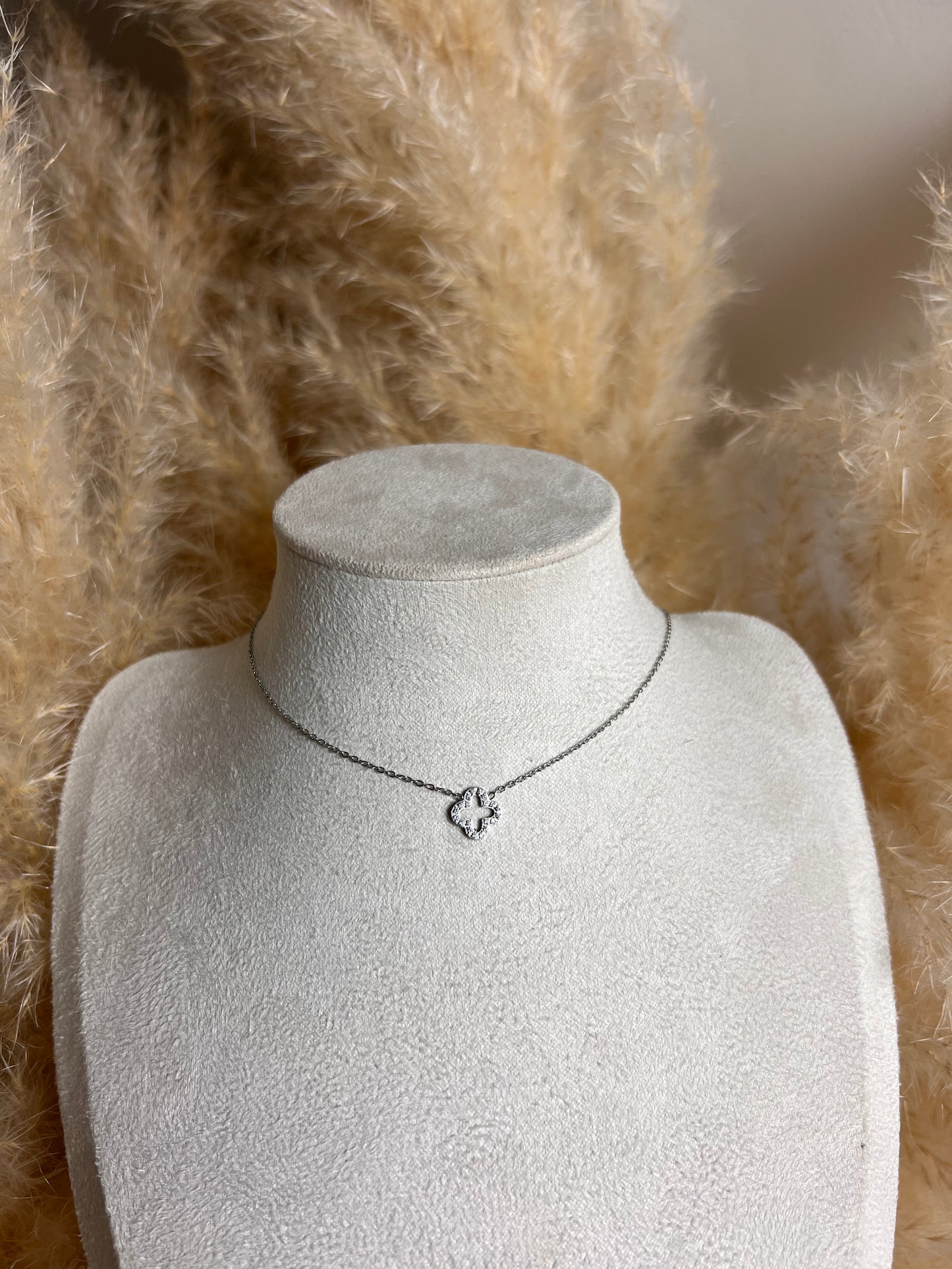 Collier trèfle à strass